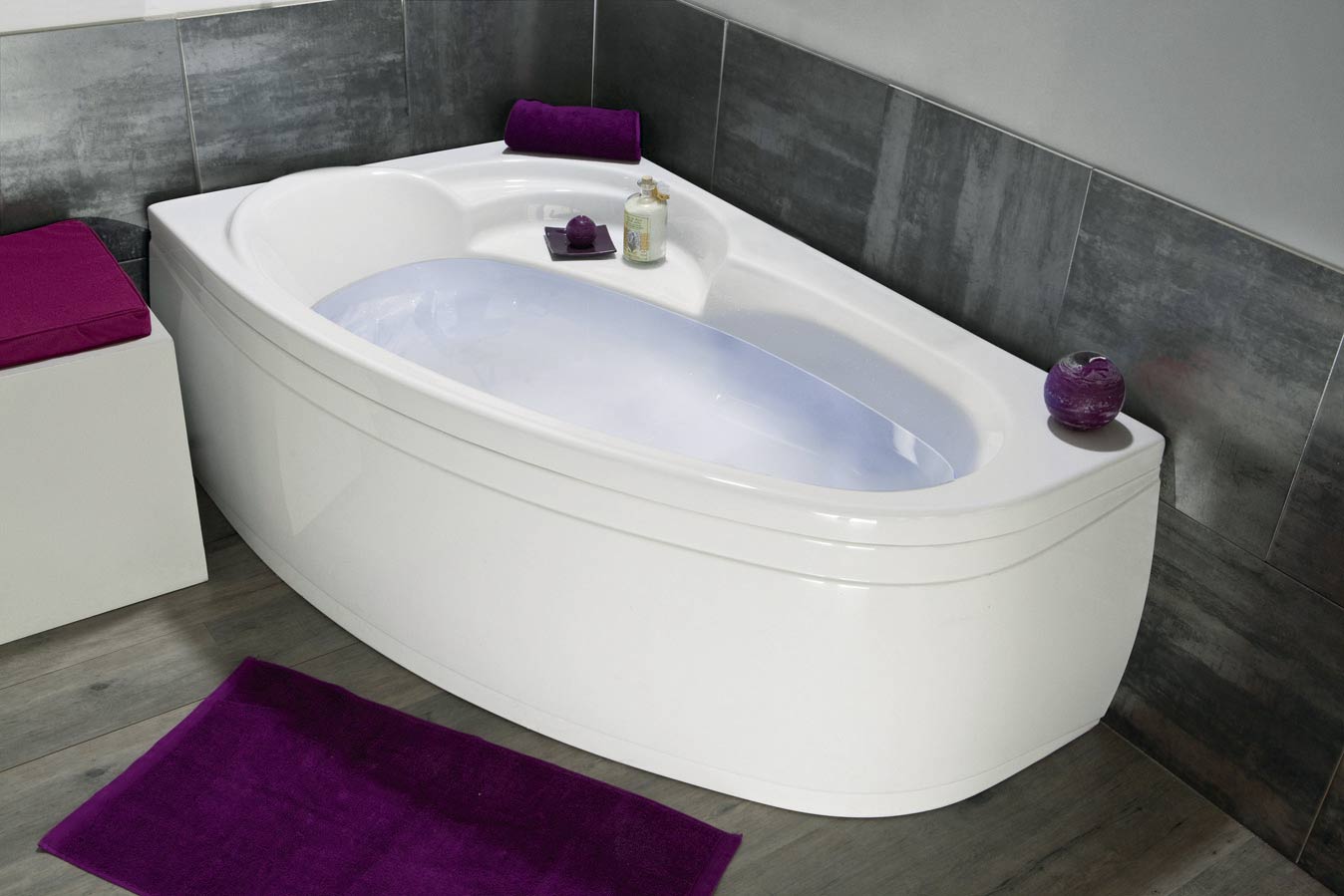Revêtir votre salle de bains par du carrelage ou par du béton ciré ...