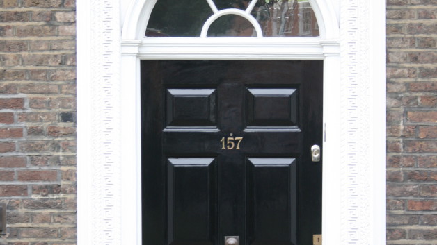 http://www.maisonactuelleettravaux.com/wp-content/uploads/2016/08/3-conseils-pour-bien-choisir-sa-porte-d’entrée-628x353.jpg