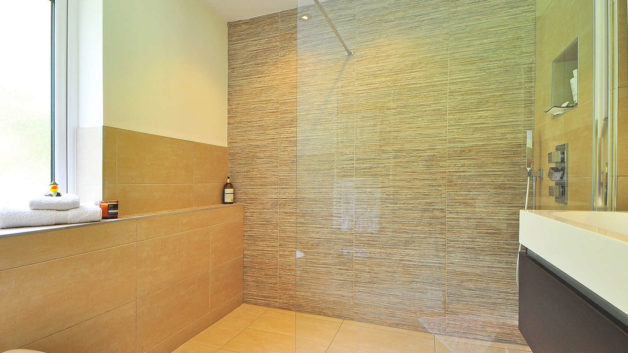 http://www.maisonactuelleettravaux.com/wp-content/uploads/2017/12/rénovation-salle-de-bain-travaux-Montpellier-628x353.jpg