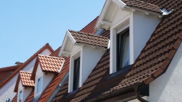 http://www.maisonactuelleettravaux.com/wp-content/uploads/2018/12/dormer-windows-837654_1920-628x353.jpg