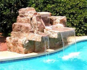 cascade-rocher-piscine-maisonactuelle