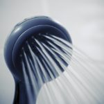 Cinq conseils pour déboucher sa douche sans produit chimique