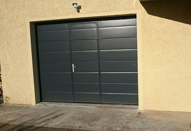 Quelle est la meilleure solution pour votre entreprise ? Portes roulantes ou portes sectionnelles?